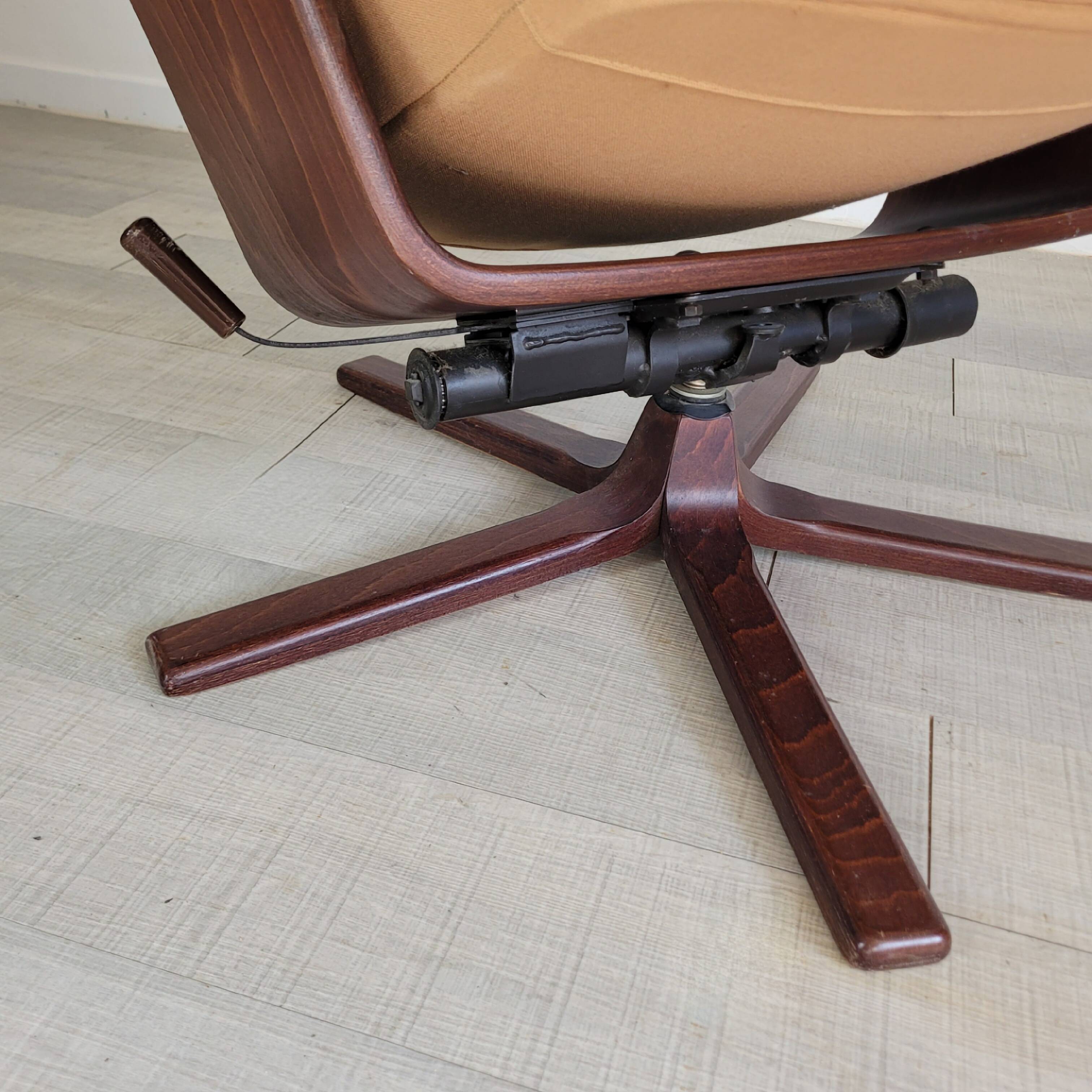 Fauteuil lounge vintage Göte Mobler 1960 pivotant et inclinable