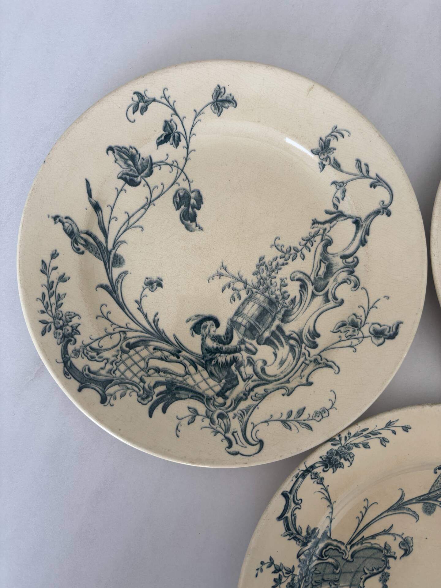Lot of 3 flat plates, ironstone, Jules Vieillard, model St Buveurs B.