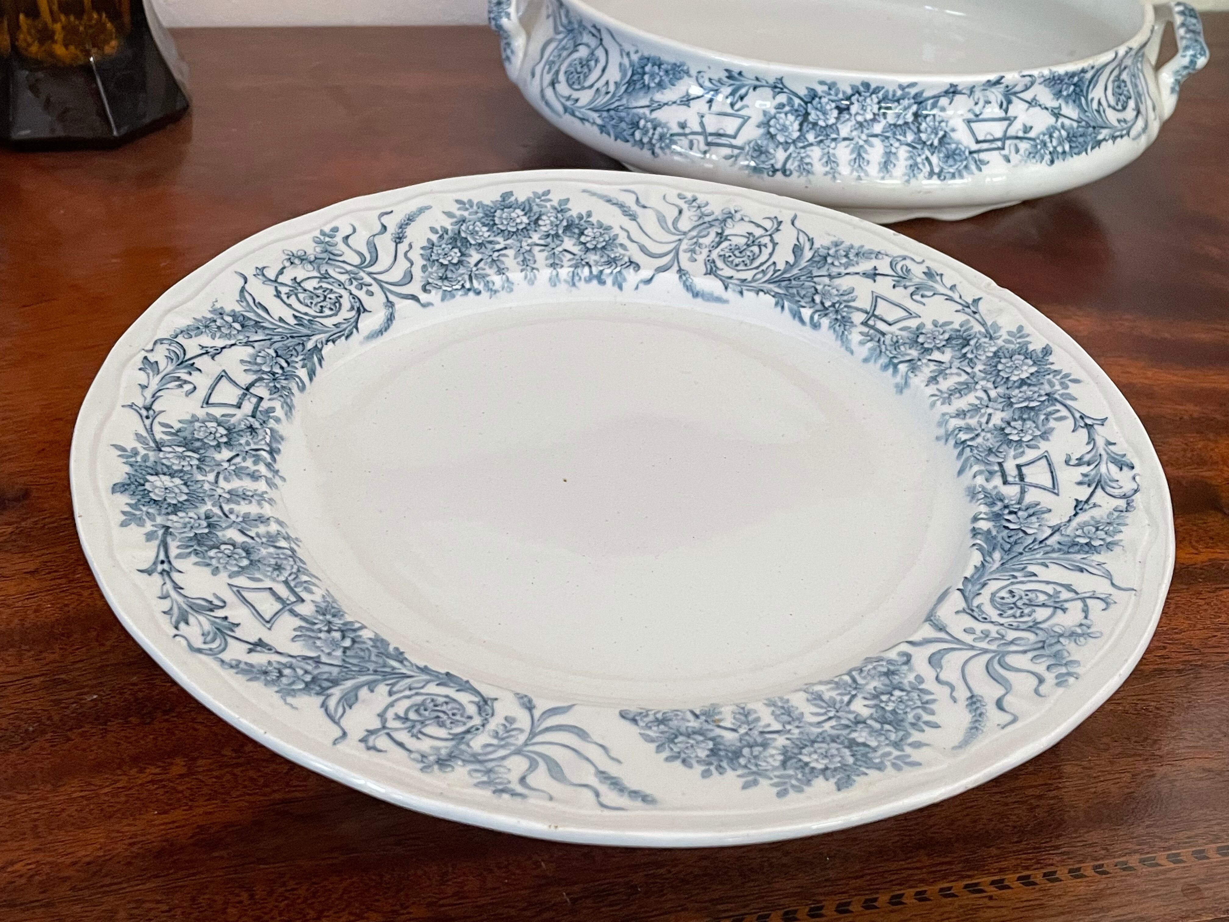 Lot de deux plats terre de fer St Amand et Hamage