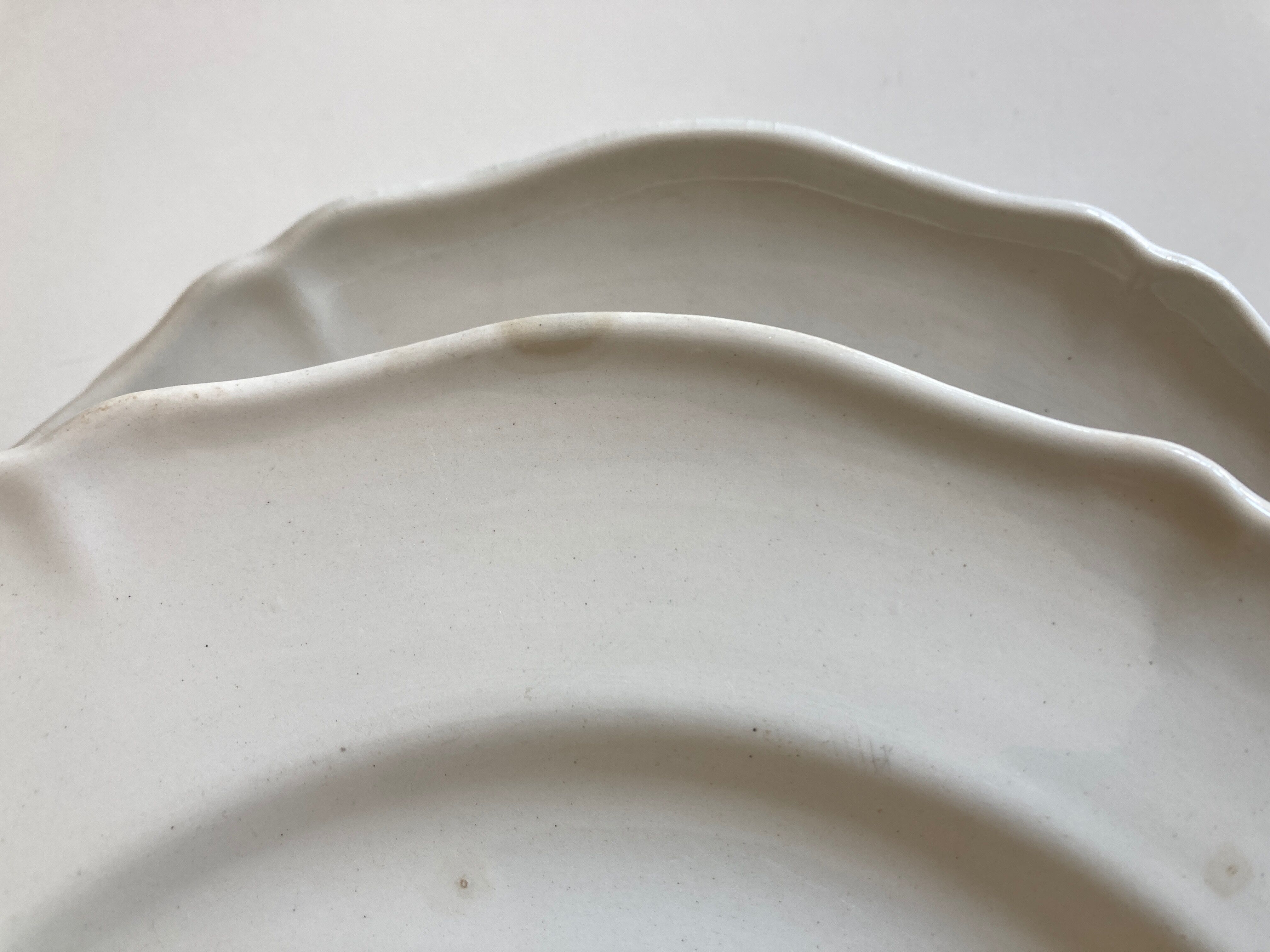 Set 10 plates with godrons in English iron earth 1950