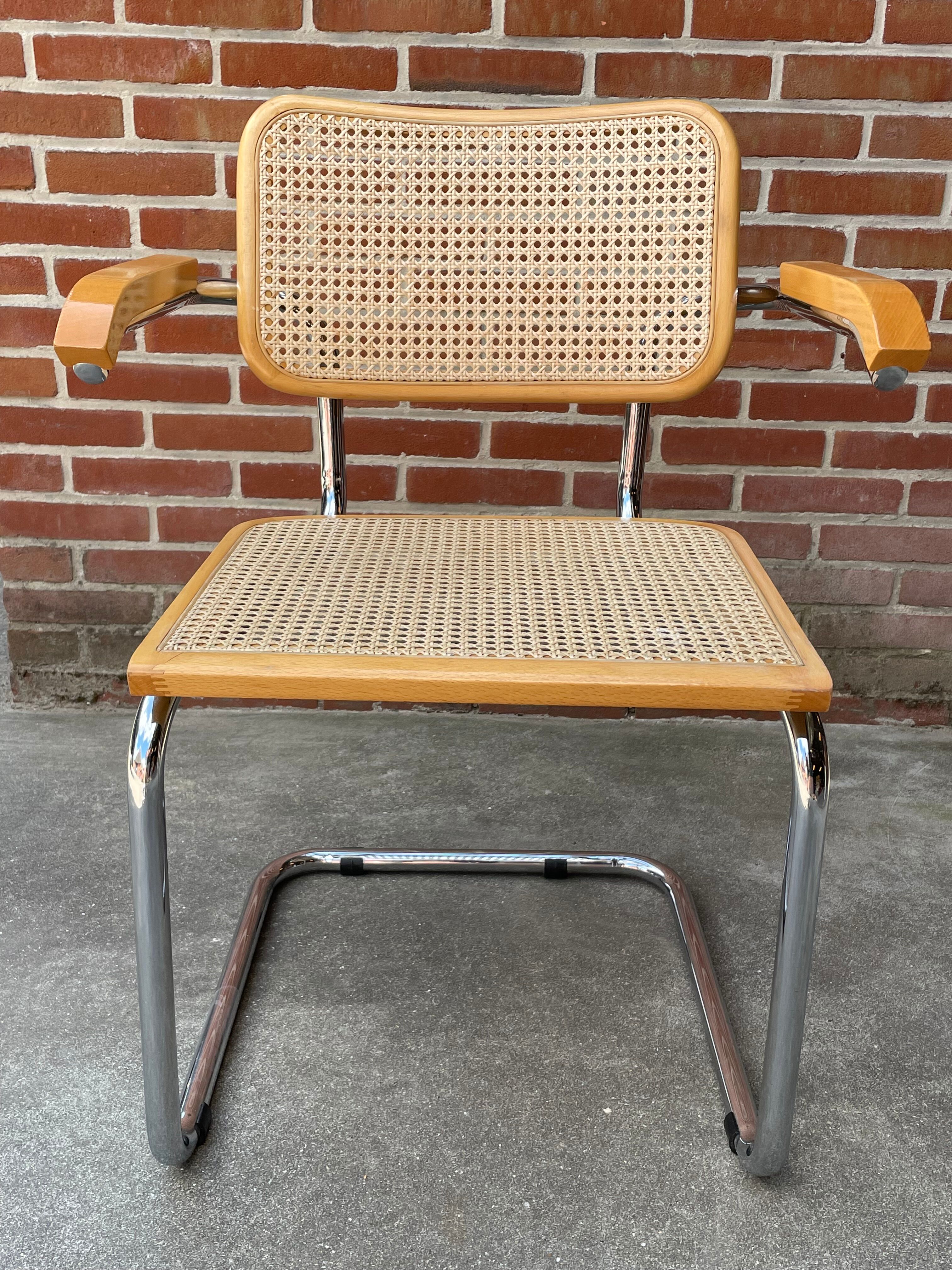 Cesca chair B64 with armrests by Marcel Breuer Design