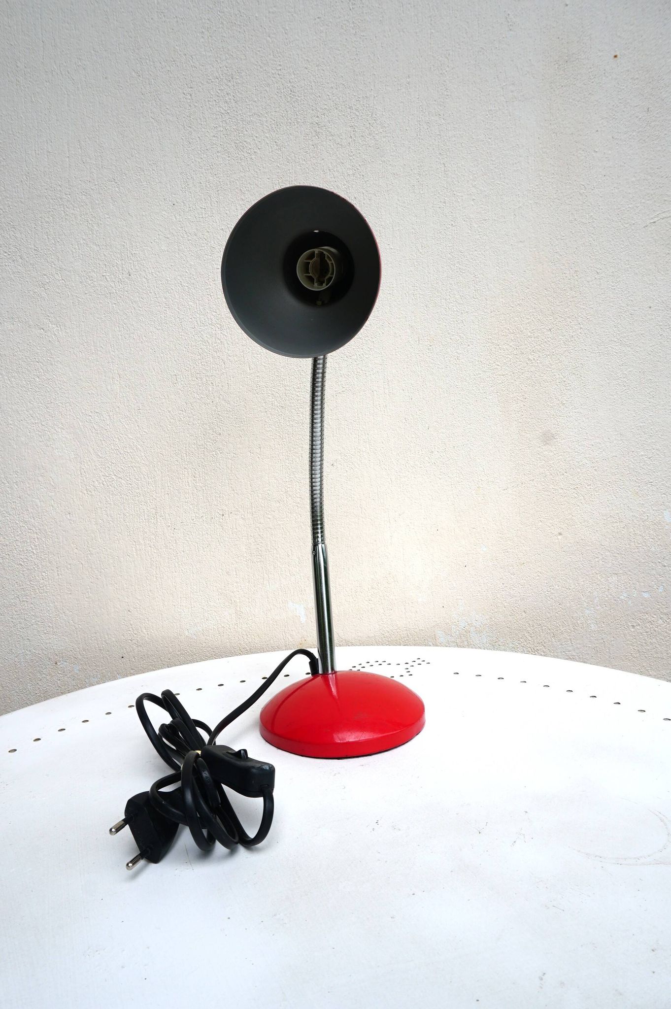 Red flexible metal desk lamp from the 60s