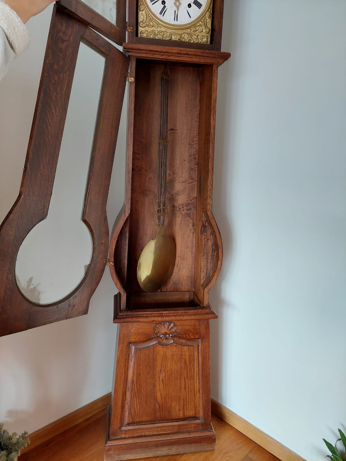 Oak violin shaped clock