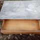 Table /bureau/table de toilette/meuble d'appoint ancien en pichepin