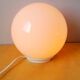 Lampe globe en opaline, Ikea.