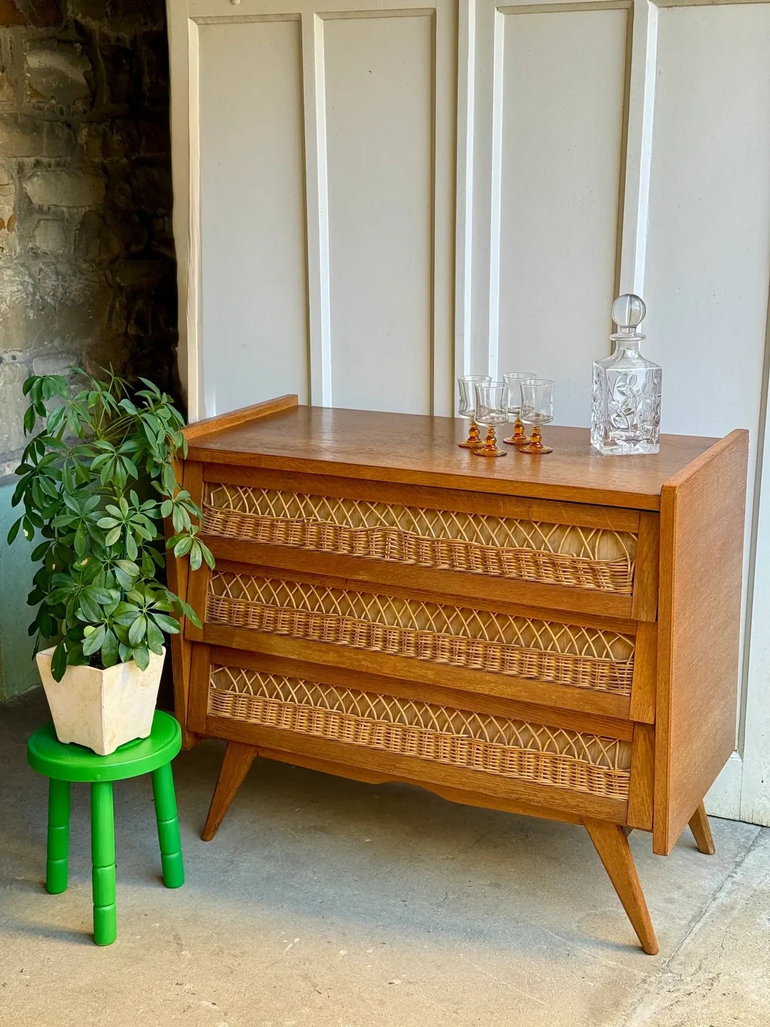Scandinavian chest of drawers in oak and rattan from the 50s/60s.