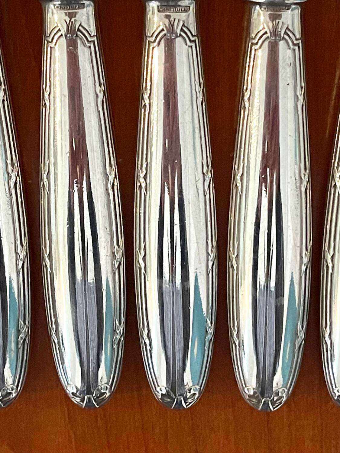 Christofle crossed ribbons 8 knives entremet dessert cheese very good condition