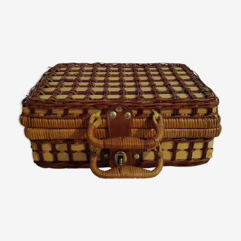 Vintage wicker malette picnic