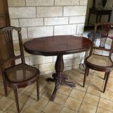 Violin table and two chairs
