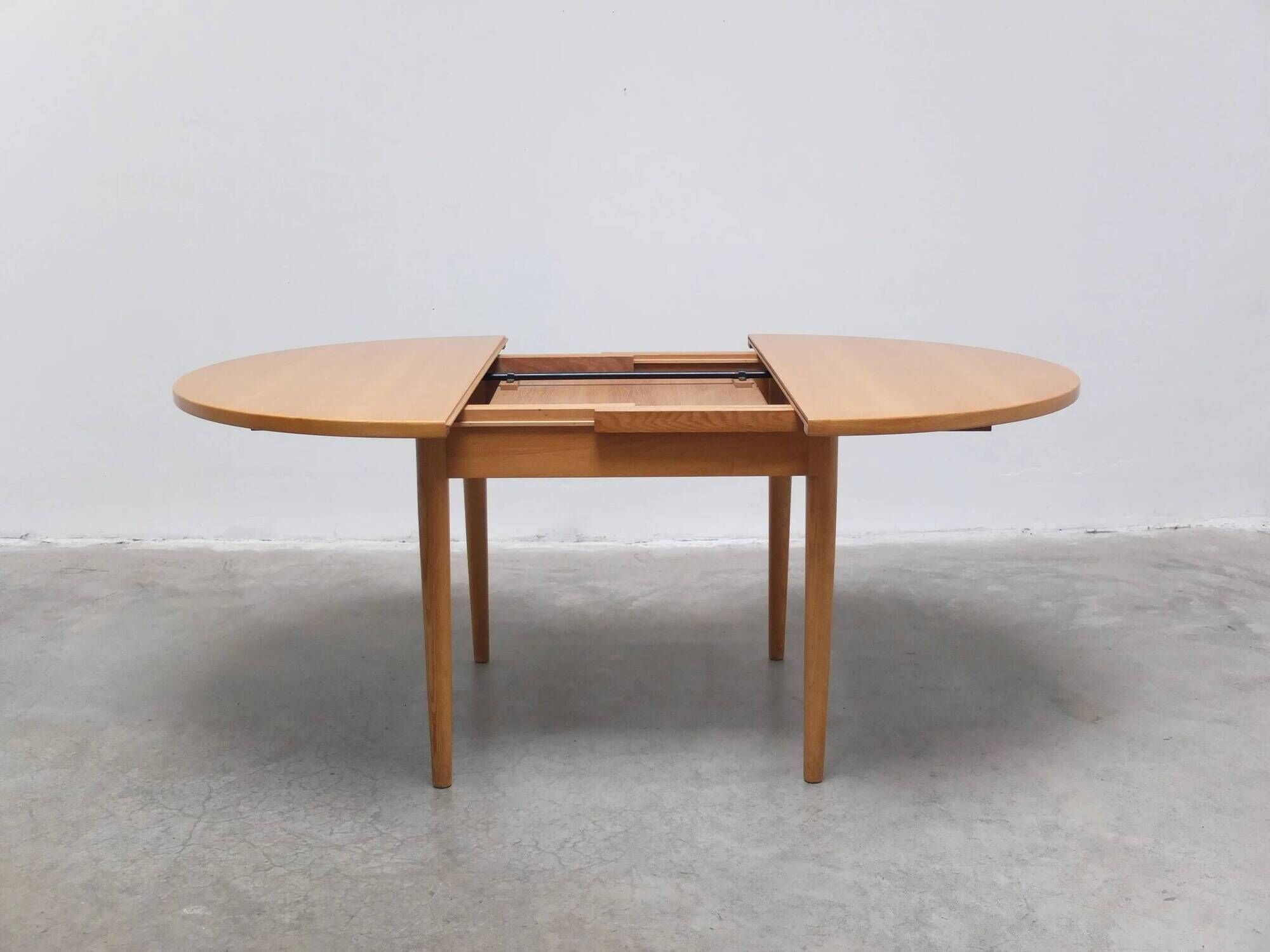 Round extendable dining table in oak by Van Den Berghe-Pauvers, 1970s