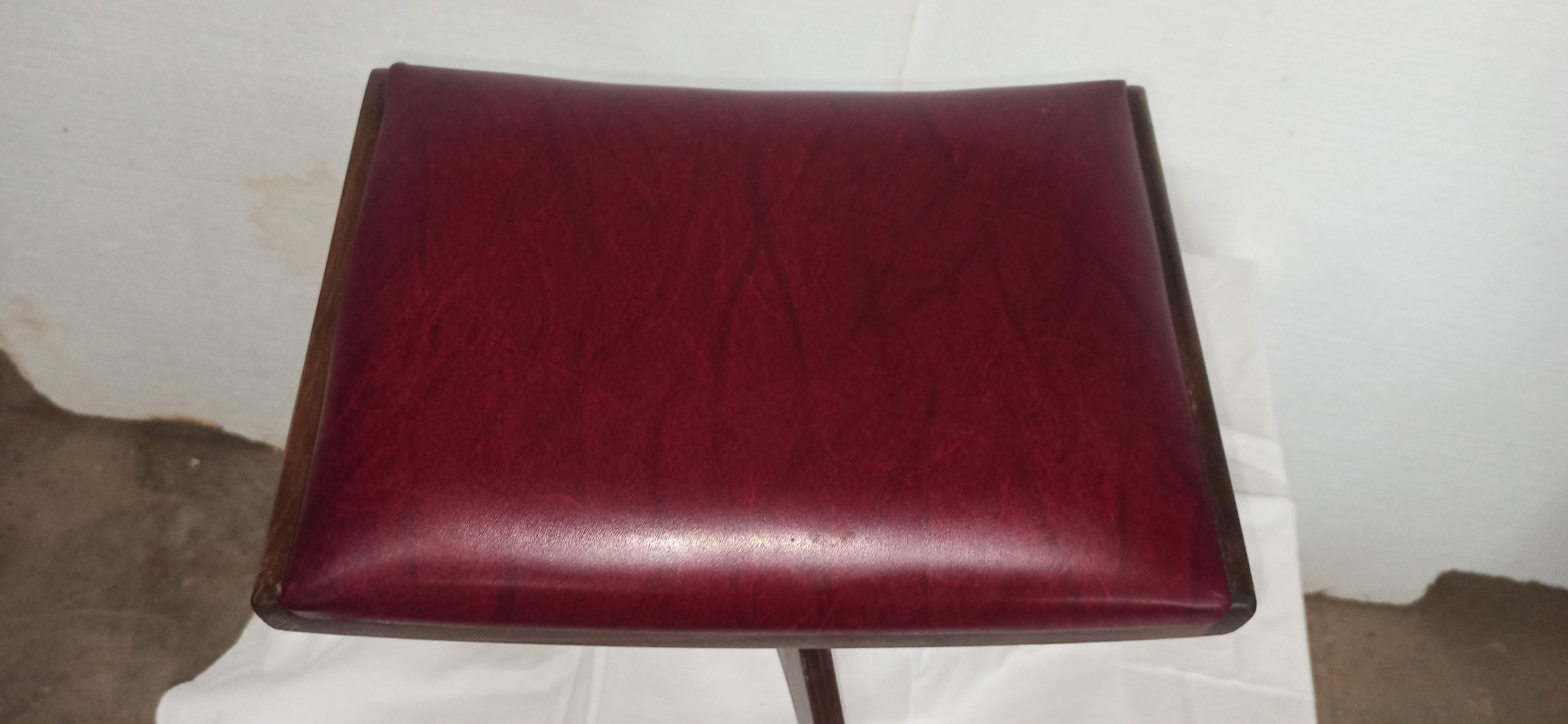 Reiner modell piano stool tripod