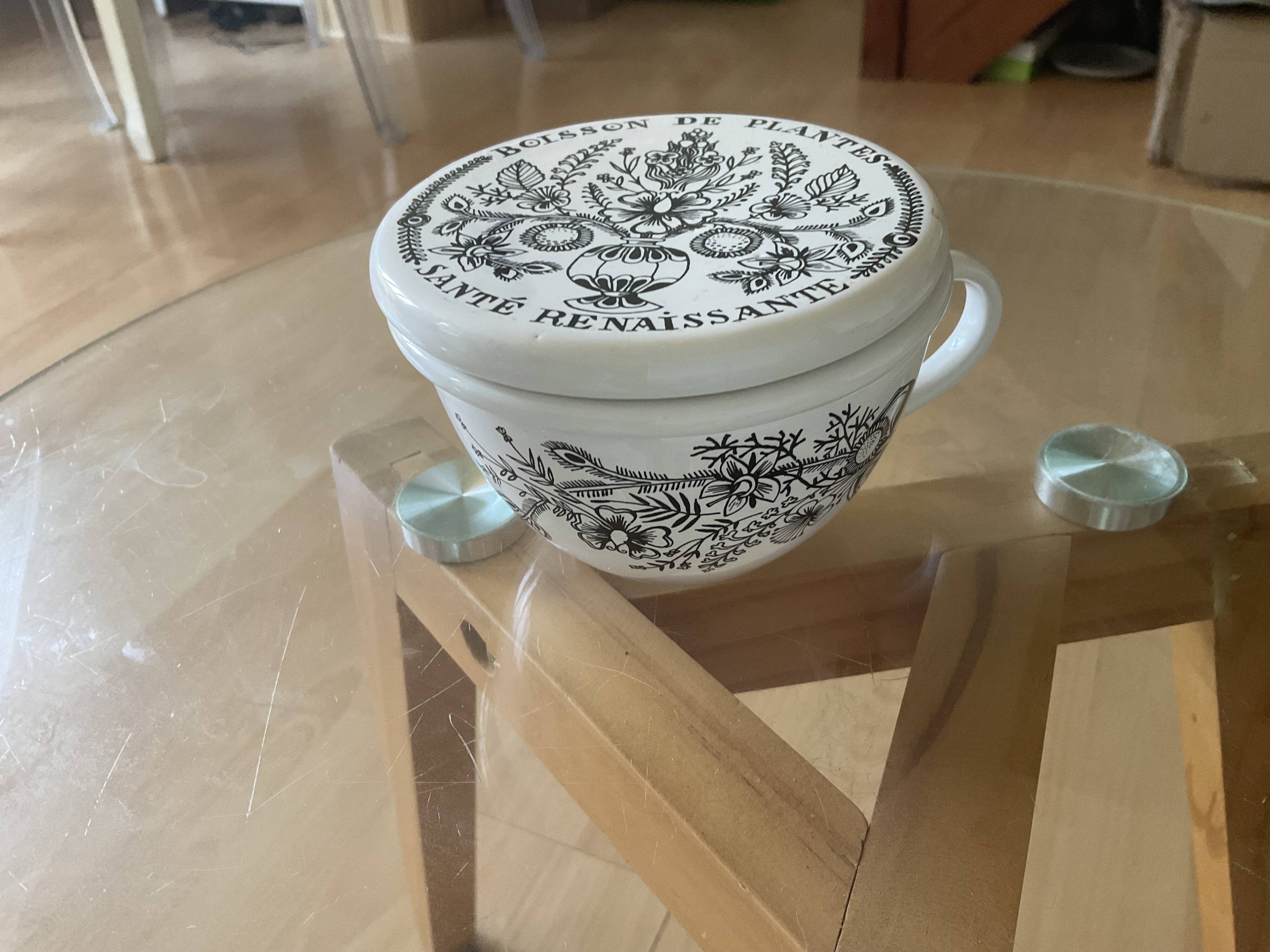 Ceramic mug with infuser