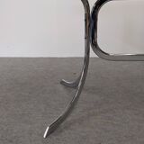 Table ovale italienne en métal chromé tubulaire et verre fumé, années 60-70