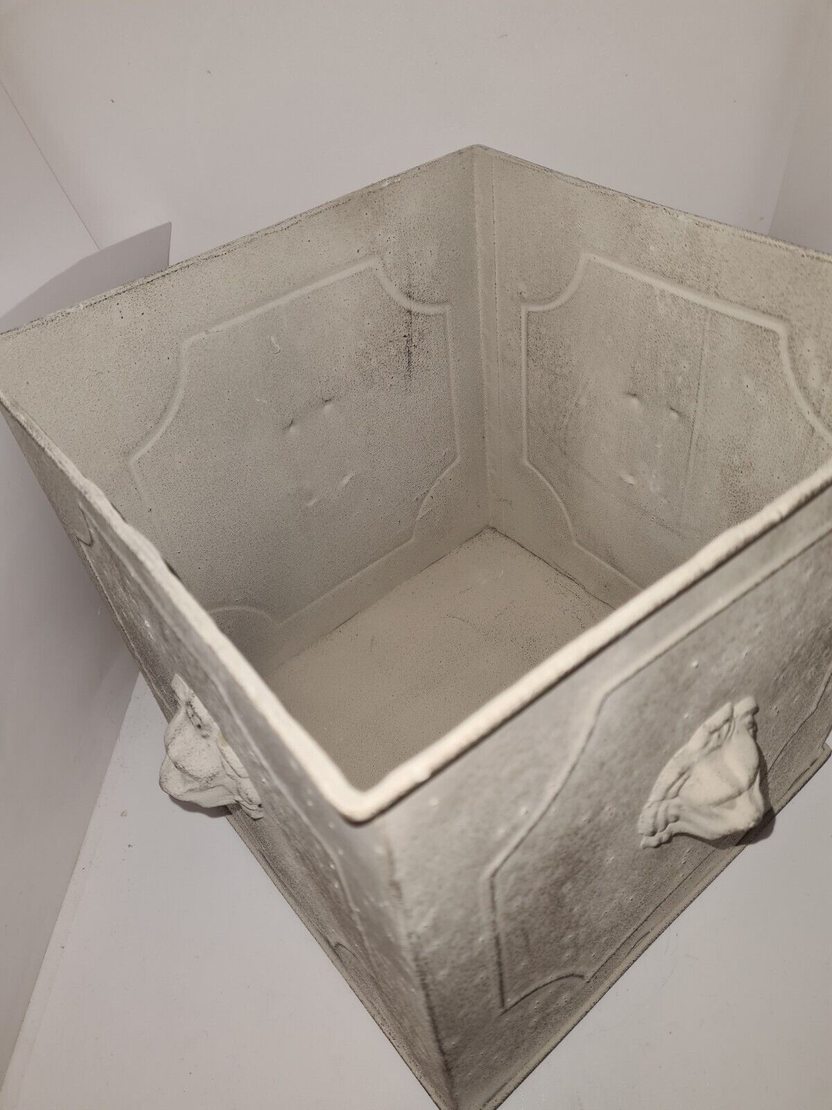 Square planter with a patinated iron lion's head