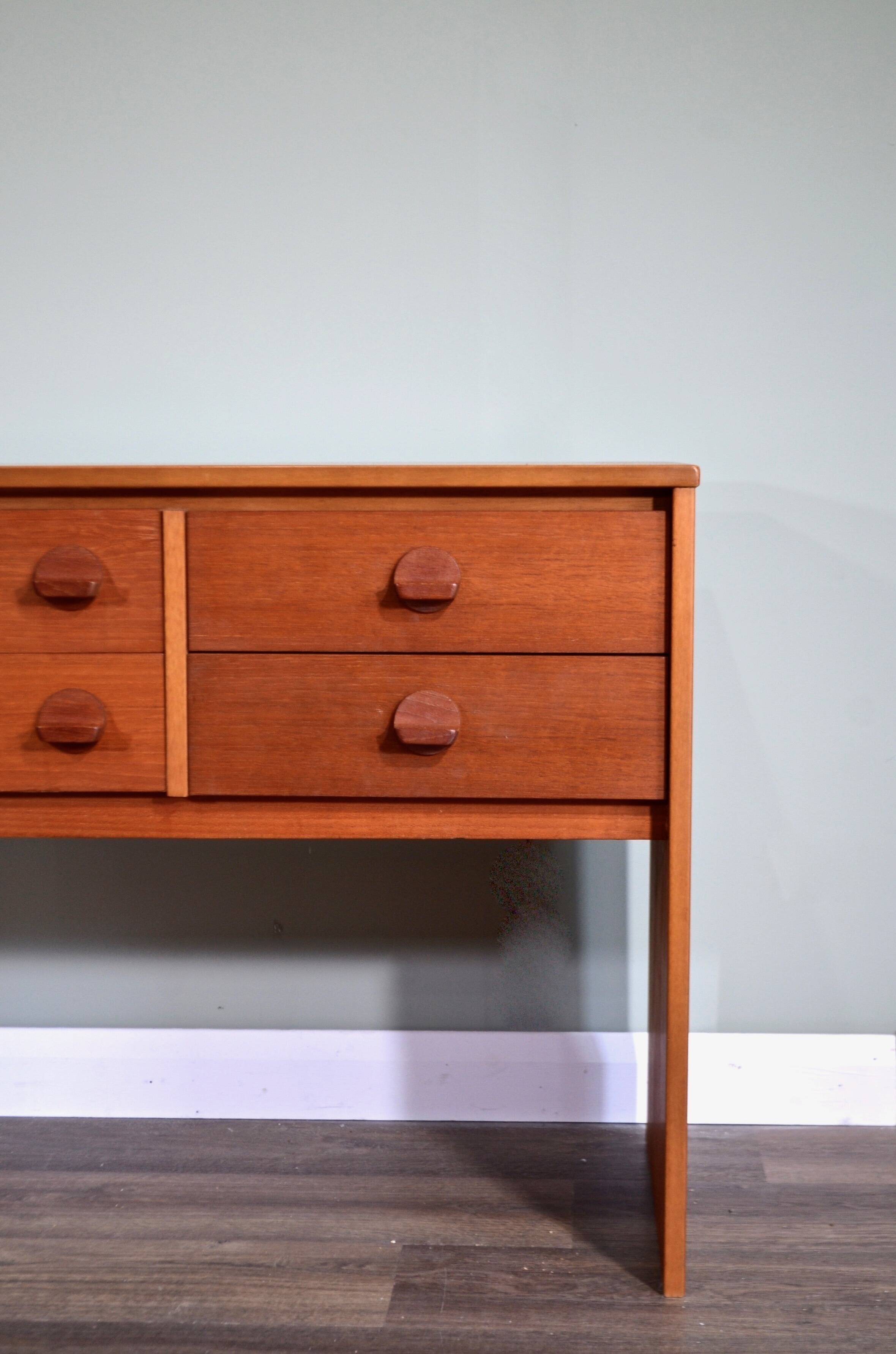 Console/Coiffeuse/Tiroirs/Siège en teck vintage « Cerf » du milieu du siècle