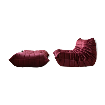 Chauffeuse et pouf Togo en velours bordeaux modèle dessiné par Michel Ducaroy 1973
