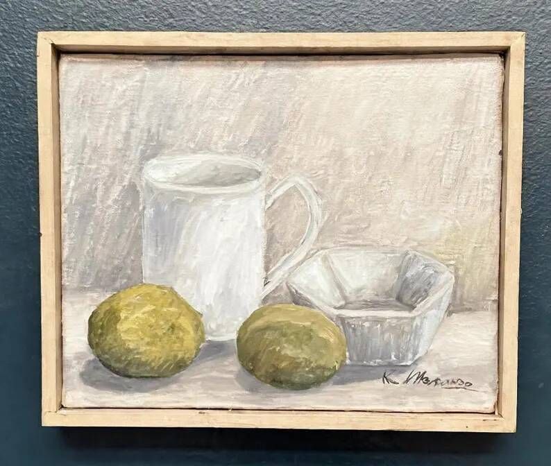 Original Swedish Oil on Canvas – “Jug, Bowl and Fruits” by Main Klarmo‑Kärred – Signed – 1961 – Vintage & Framed – 49×40.5 cm (19.3"×15.9")