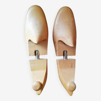 Pair of vintage wooden shoe trees size 6