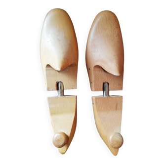 Pair of vintage wooden shoe trees size 6