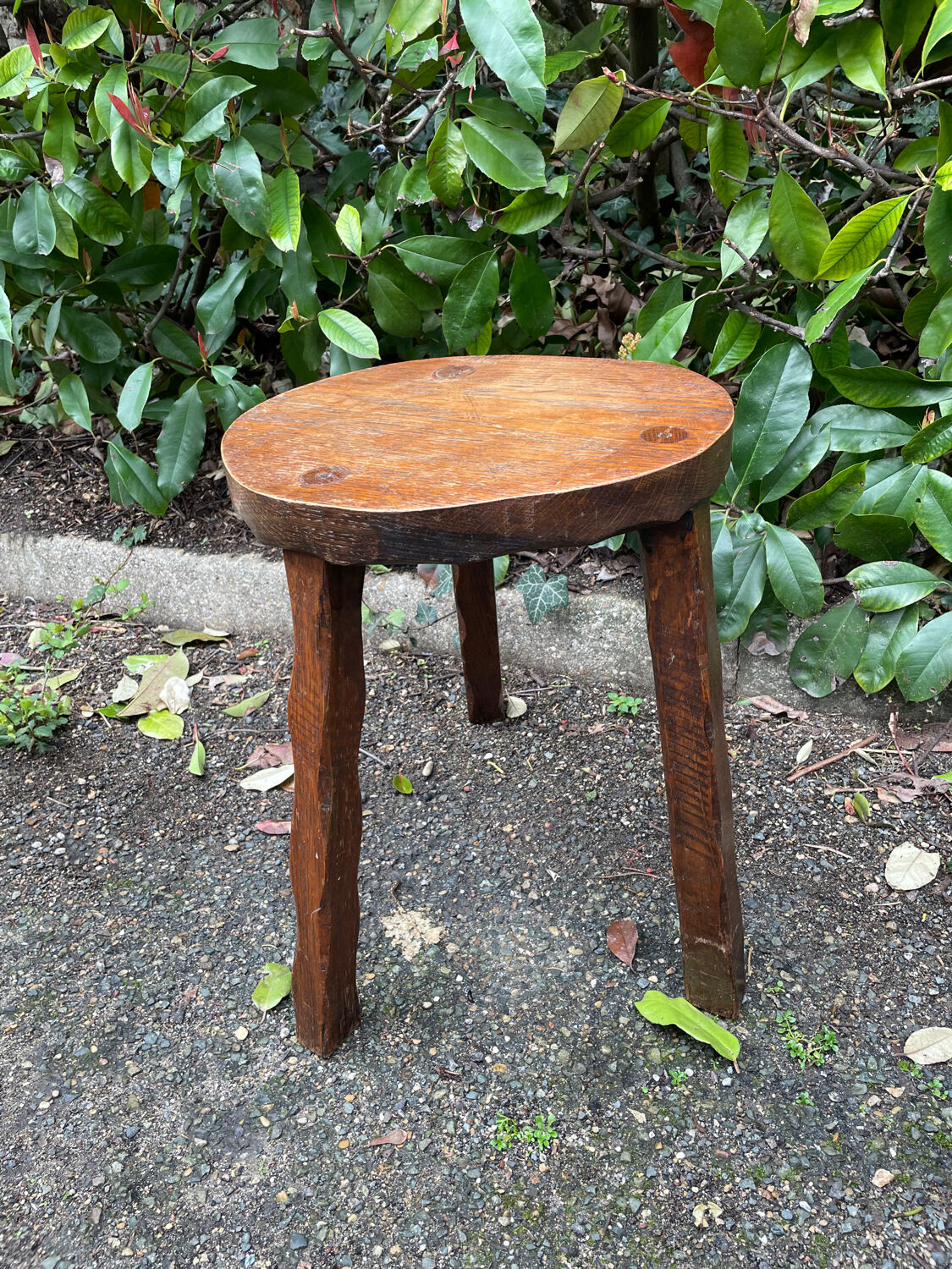 Free-form tripod stool