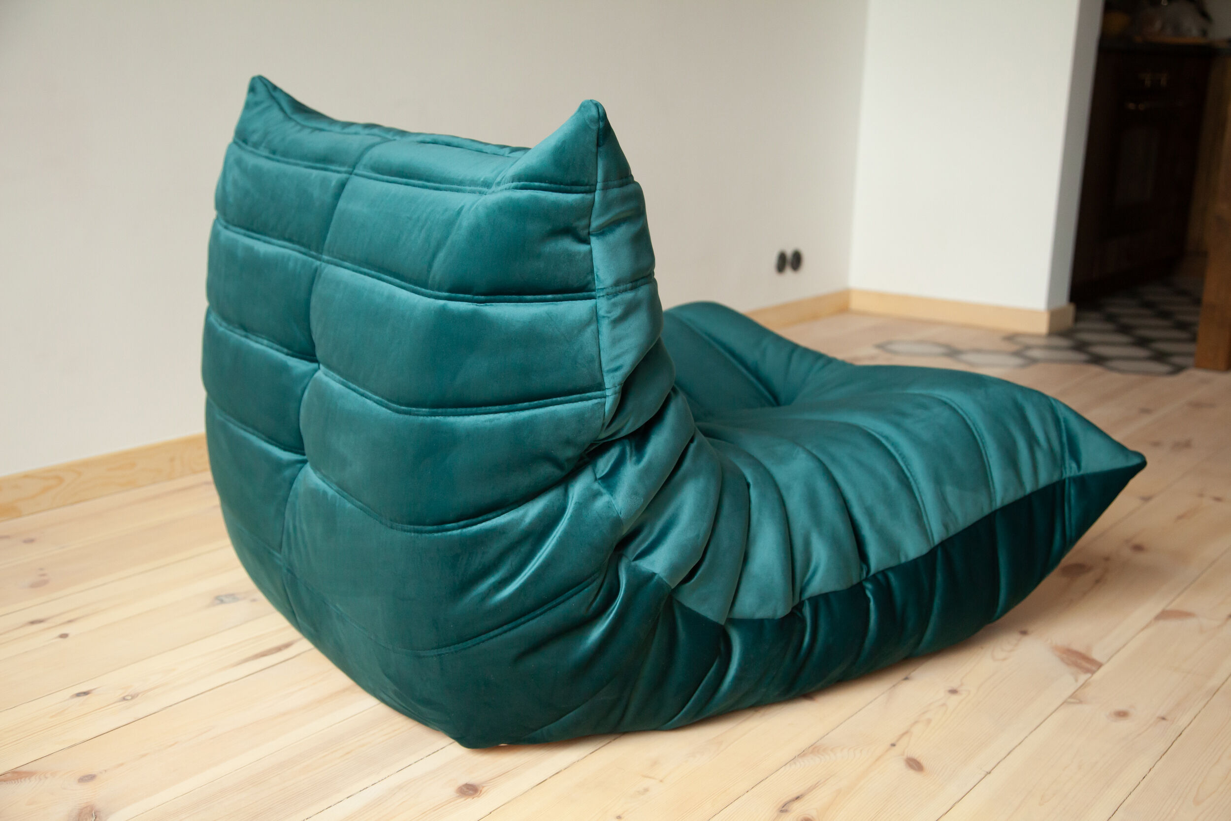 Chauffeuse et ottoman Togo modèle dessiné par Michel Ducaroy 1973