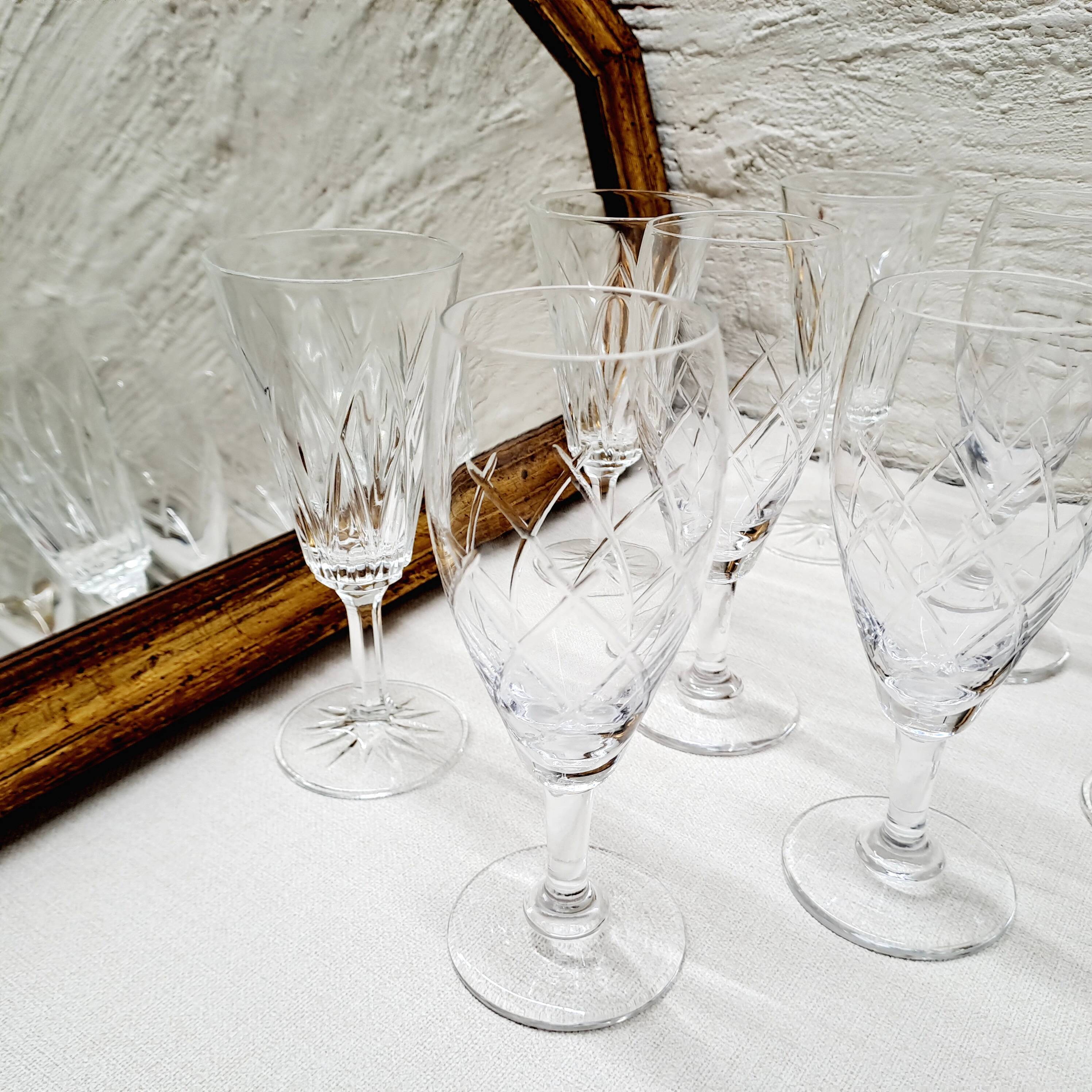 Set of 5 chiseled glass flutes