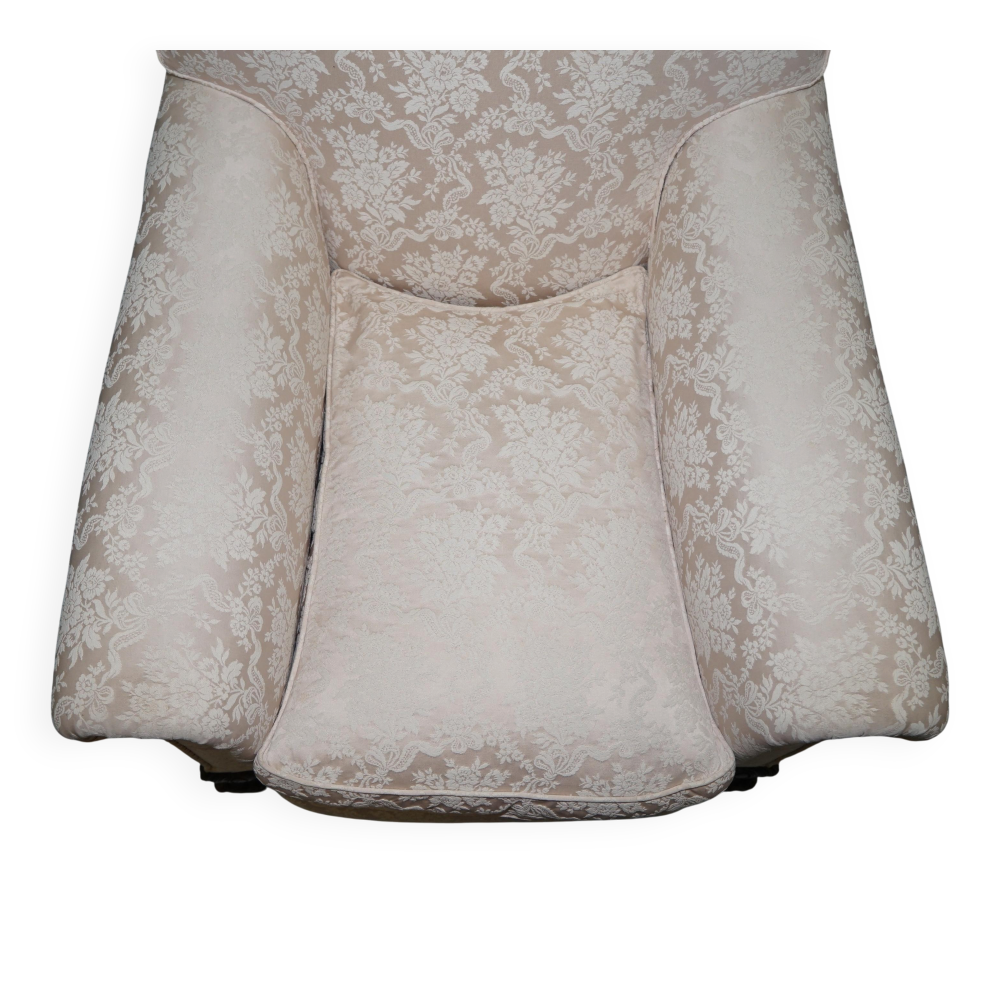 Victorian suite in damask, walnut frame, legs carved in lion's paw.