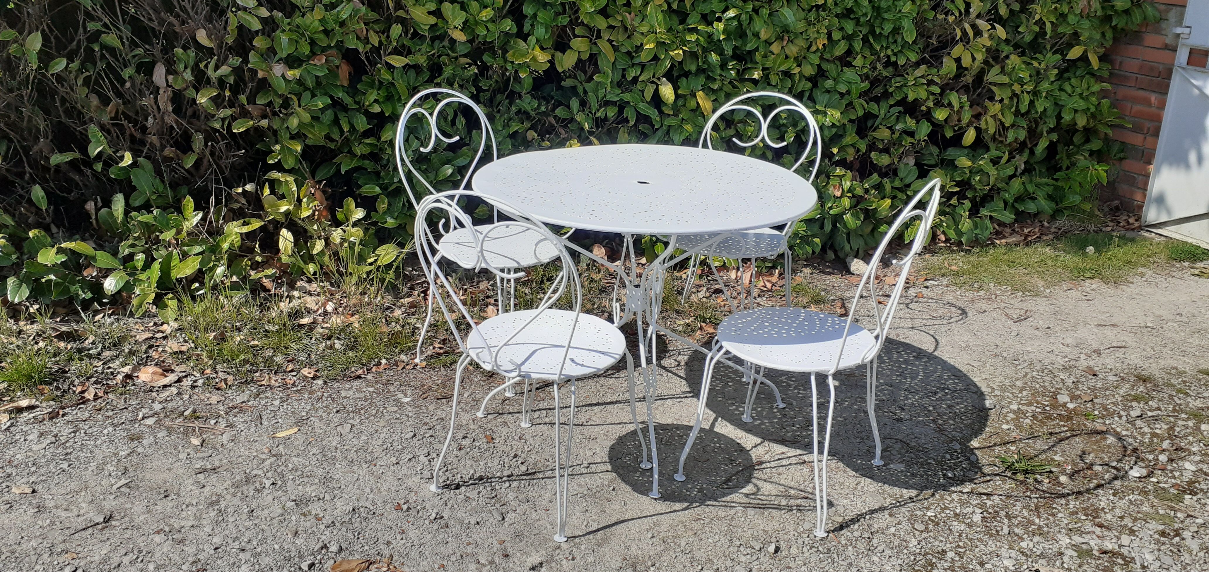 Salon de jardin 1 table 2 chaises 2 fauteuils en fer forgé ancien blanc