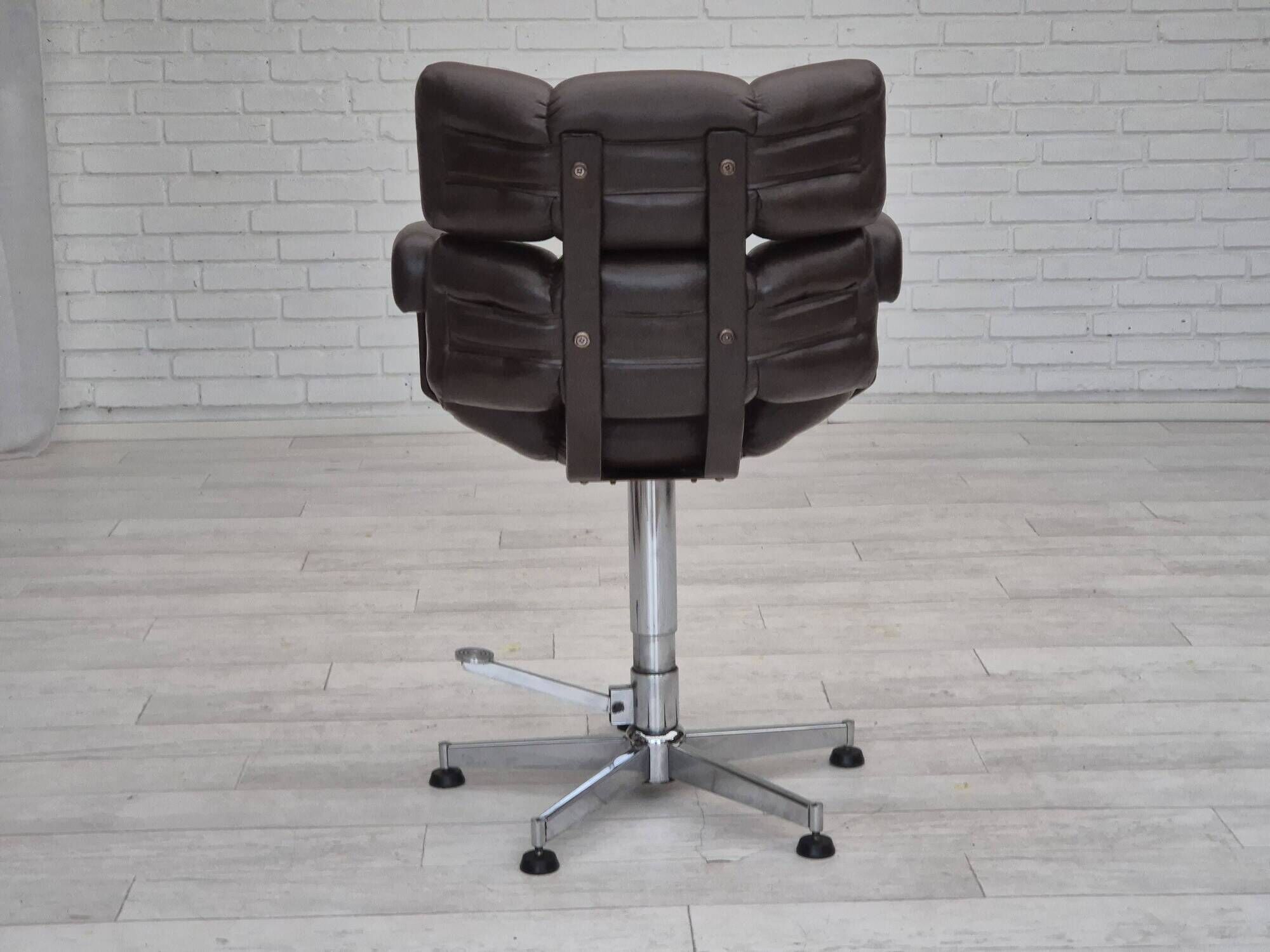 1970s, Scandinavian swivel chair, original condition, artificial leather, chrome steel.
