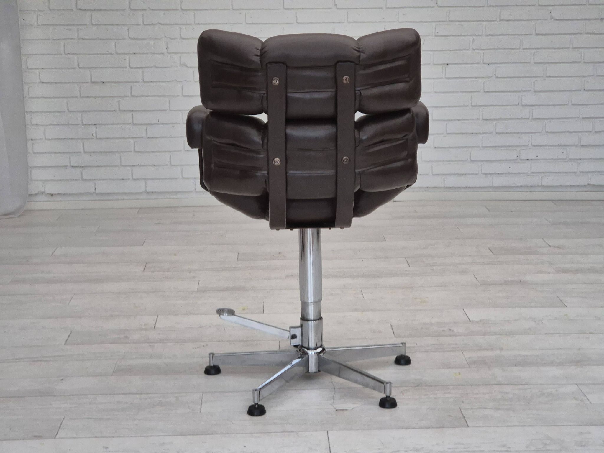 1970s, Scandinavian swivel chair, original condition, artificial leather, chrome steel.