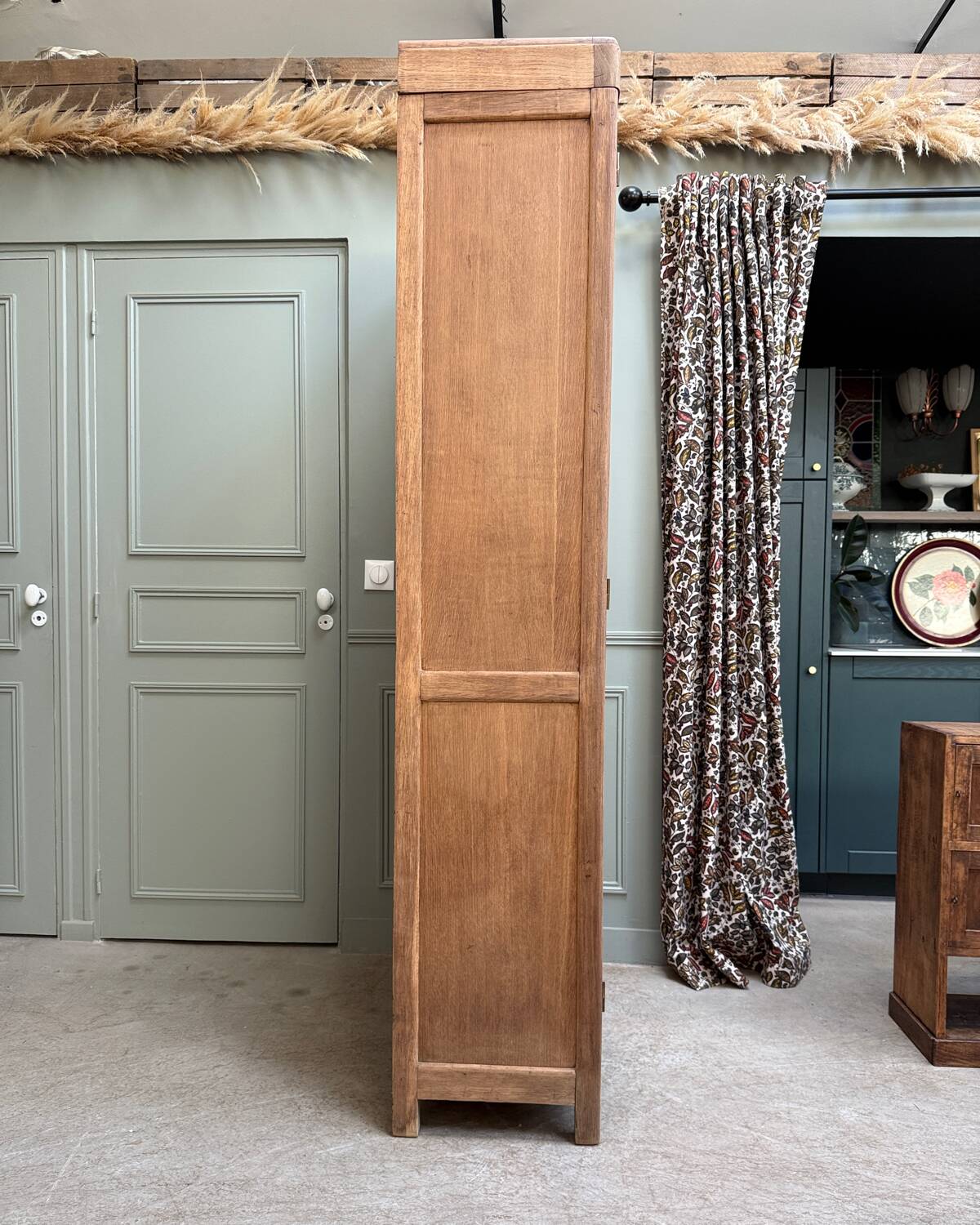 Parisian school wardrobe in oak (renovated)