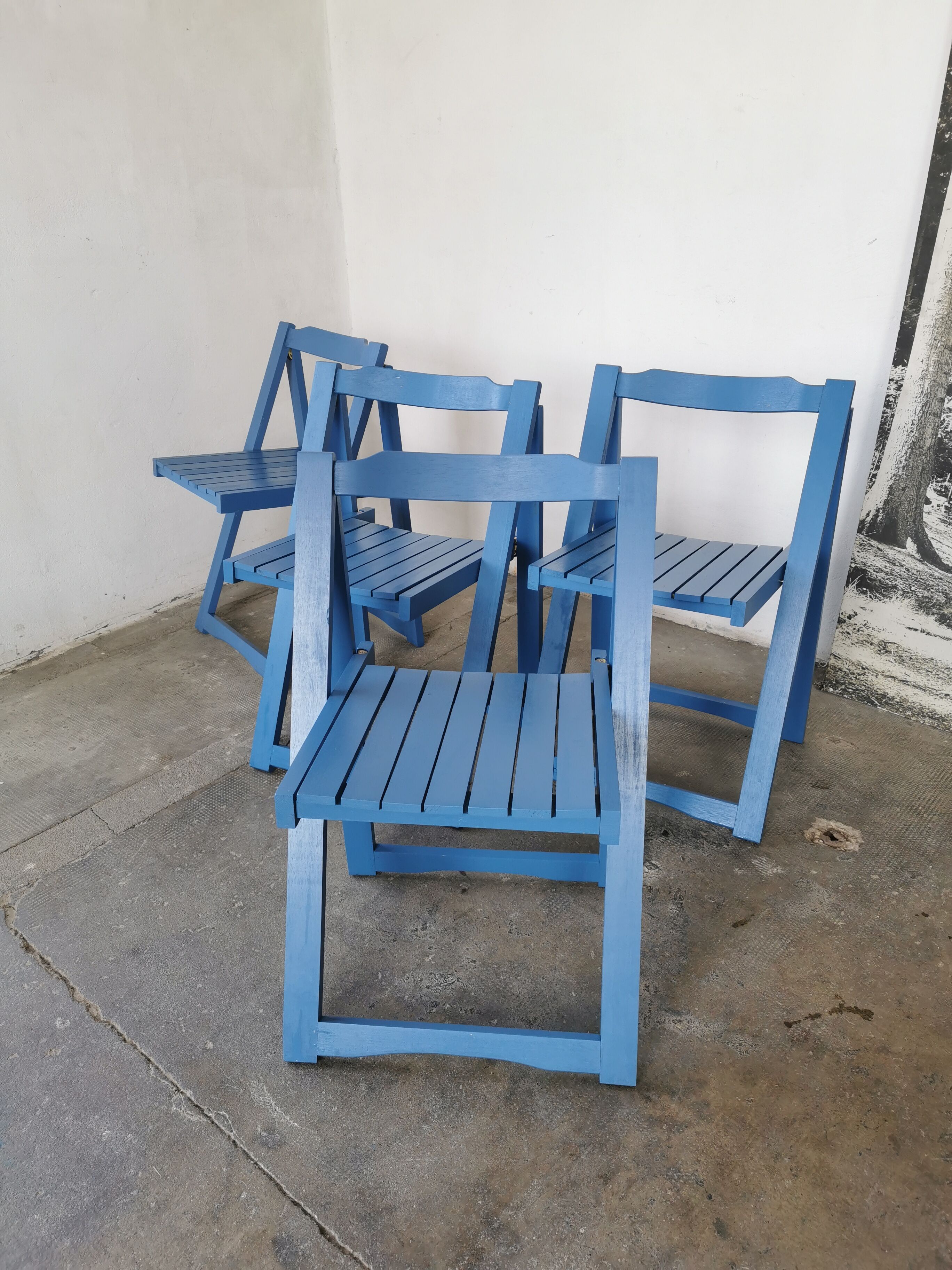 Set of 4 vintage folding chairs