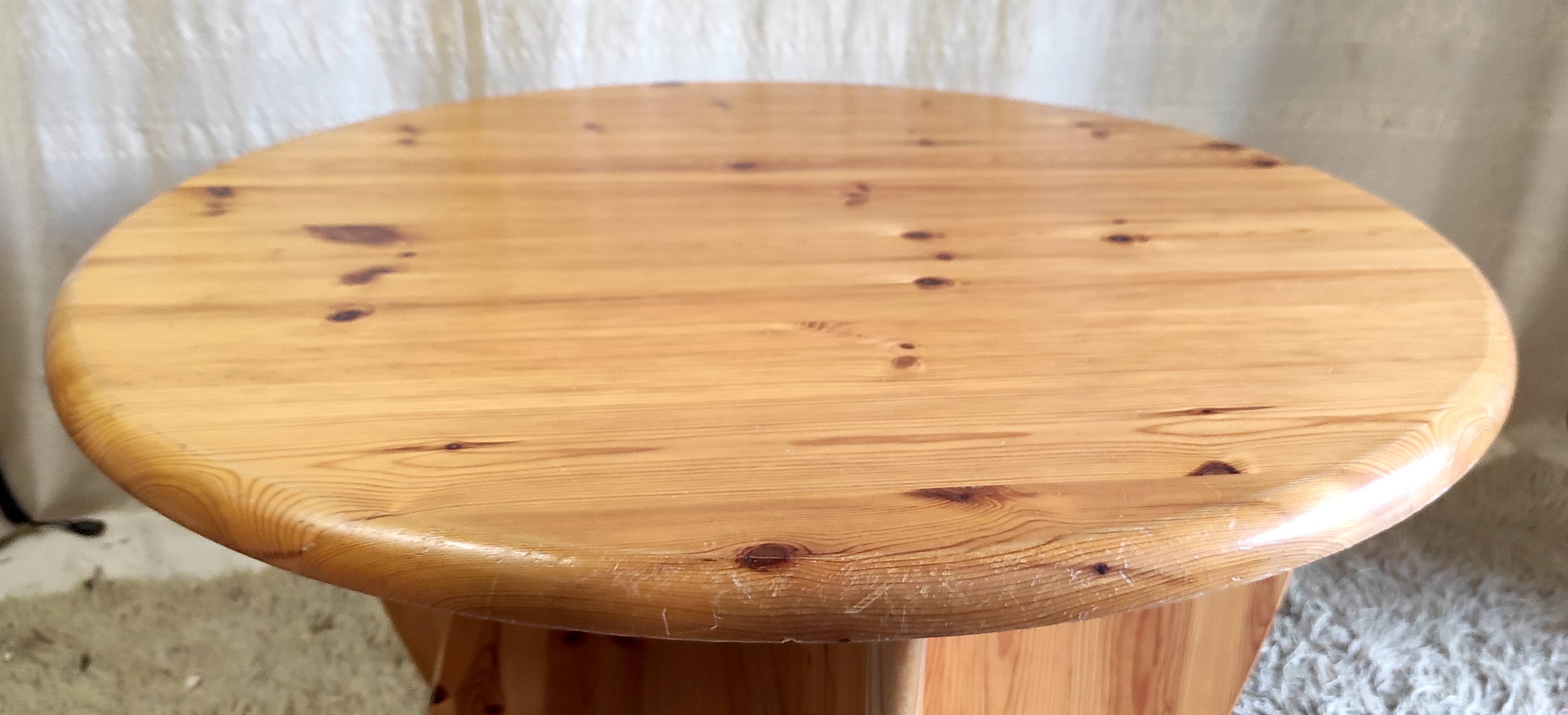 Round coffee table in solid pine - 1970s/80s