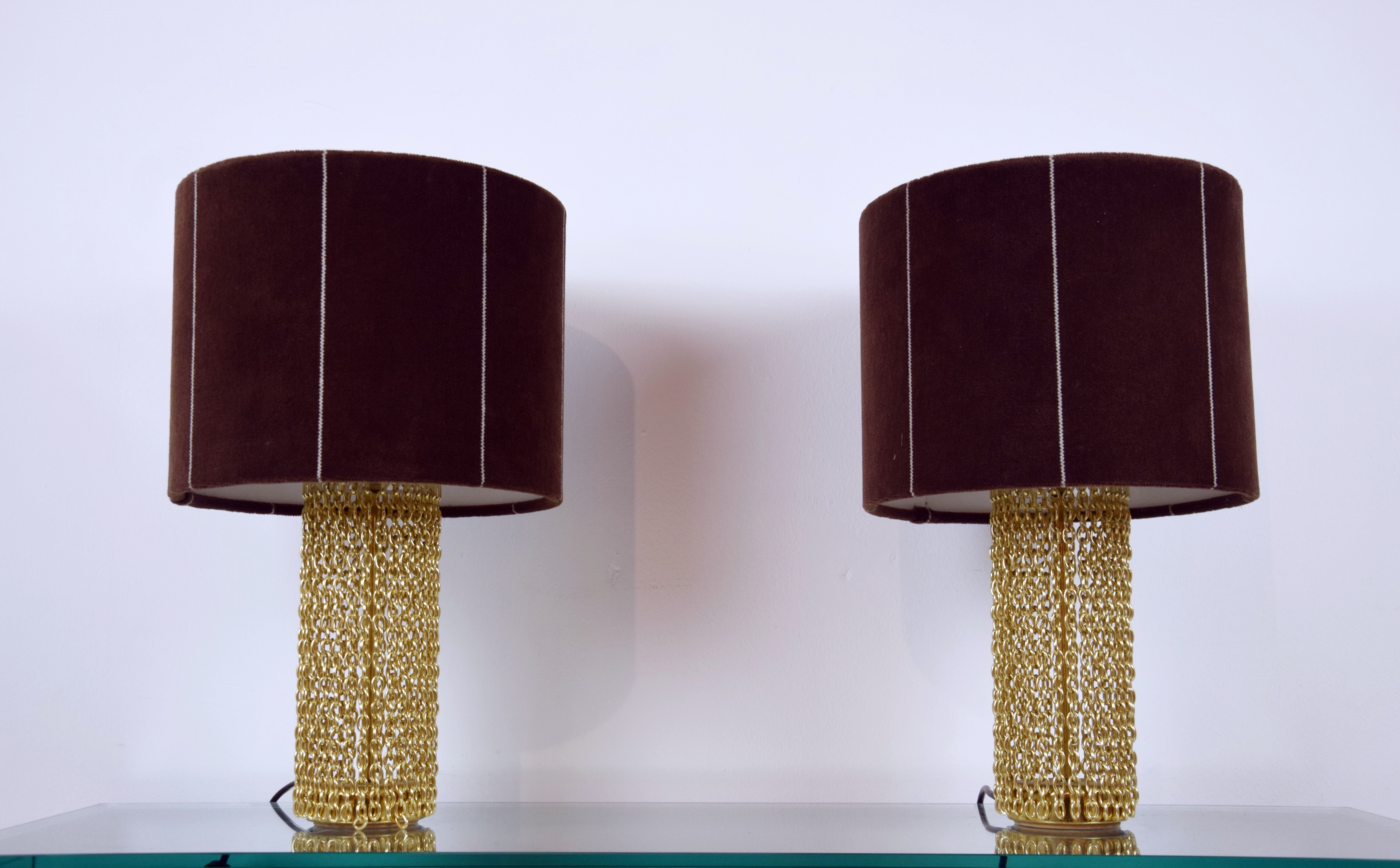 Pair of lamps with chains