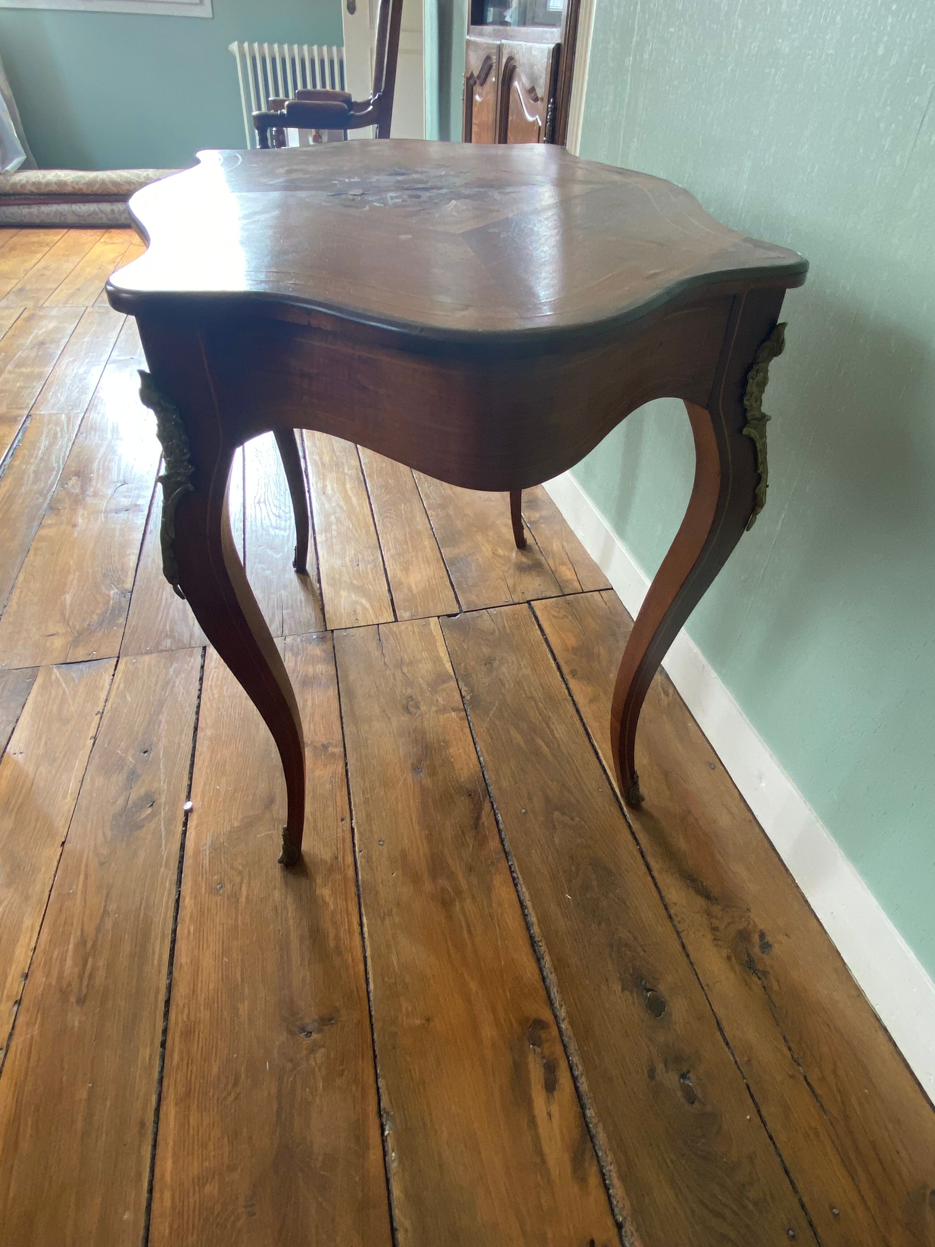 Inlaid Fiddle Table Napoleon III style