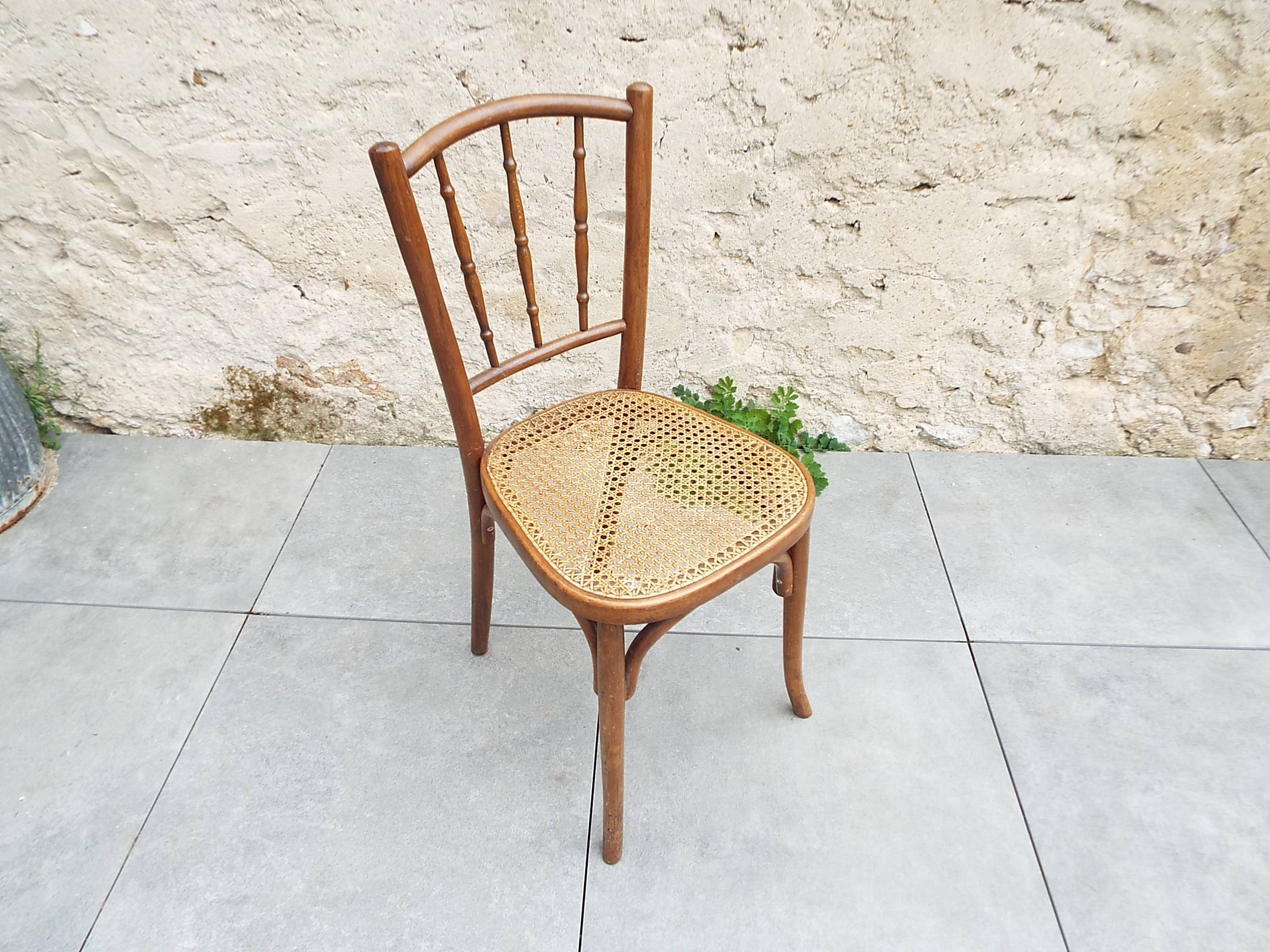 Bistro chair sitting canus