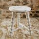 Tabouret tripode porte plante patiné