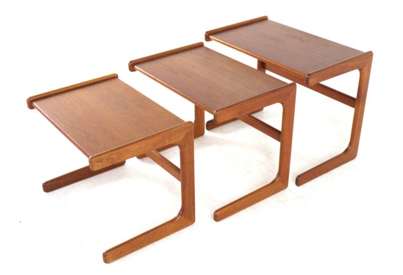 Tables gigognes Salin Nyborg - design danois du milieu du siècle moderne en teck