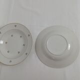 Set of 2 white deep plates with a gold pattern.