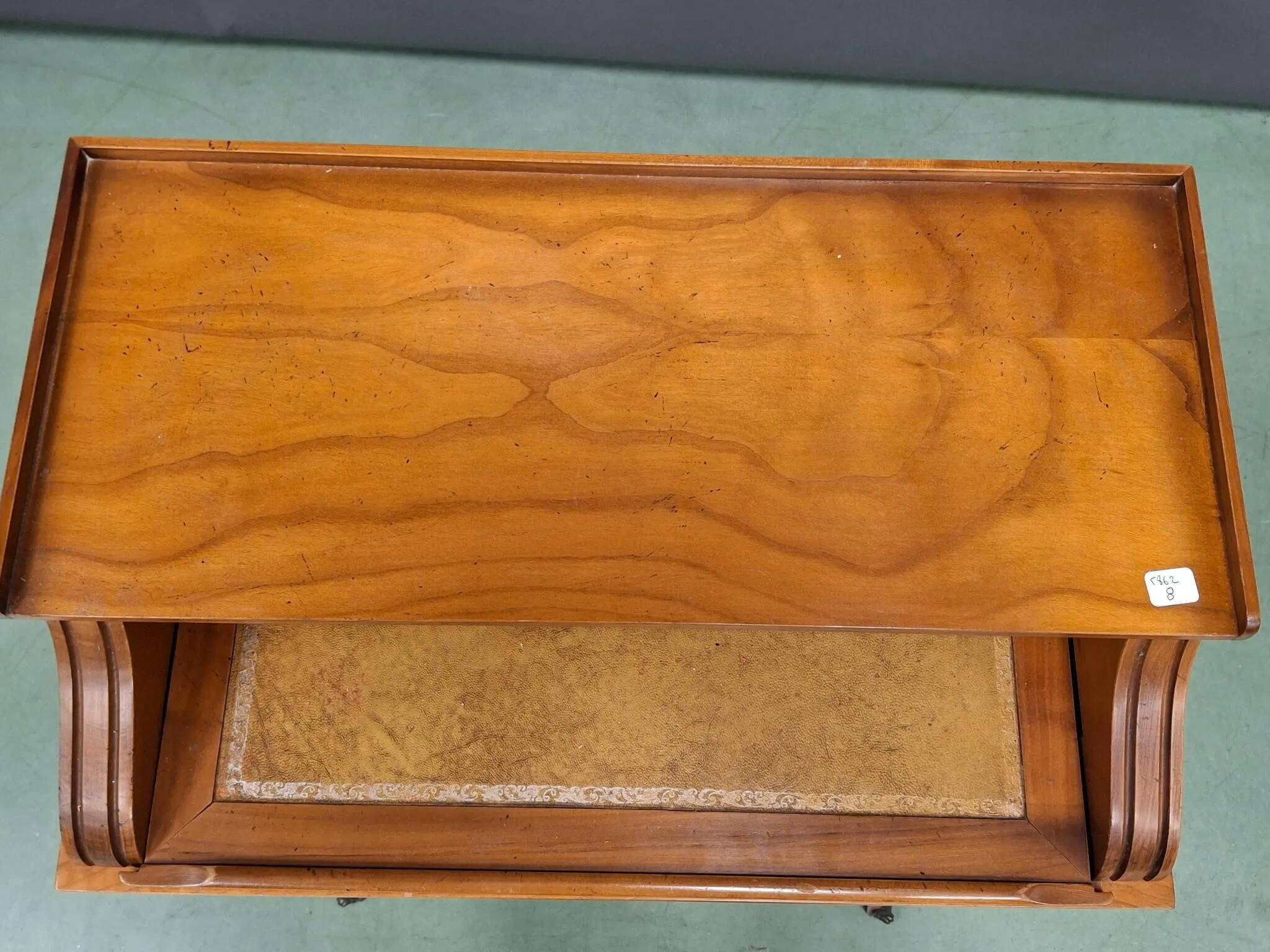 Small Louis XV style coffee table – varnished wood & regulated feet