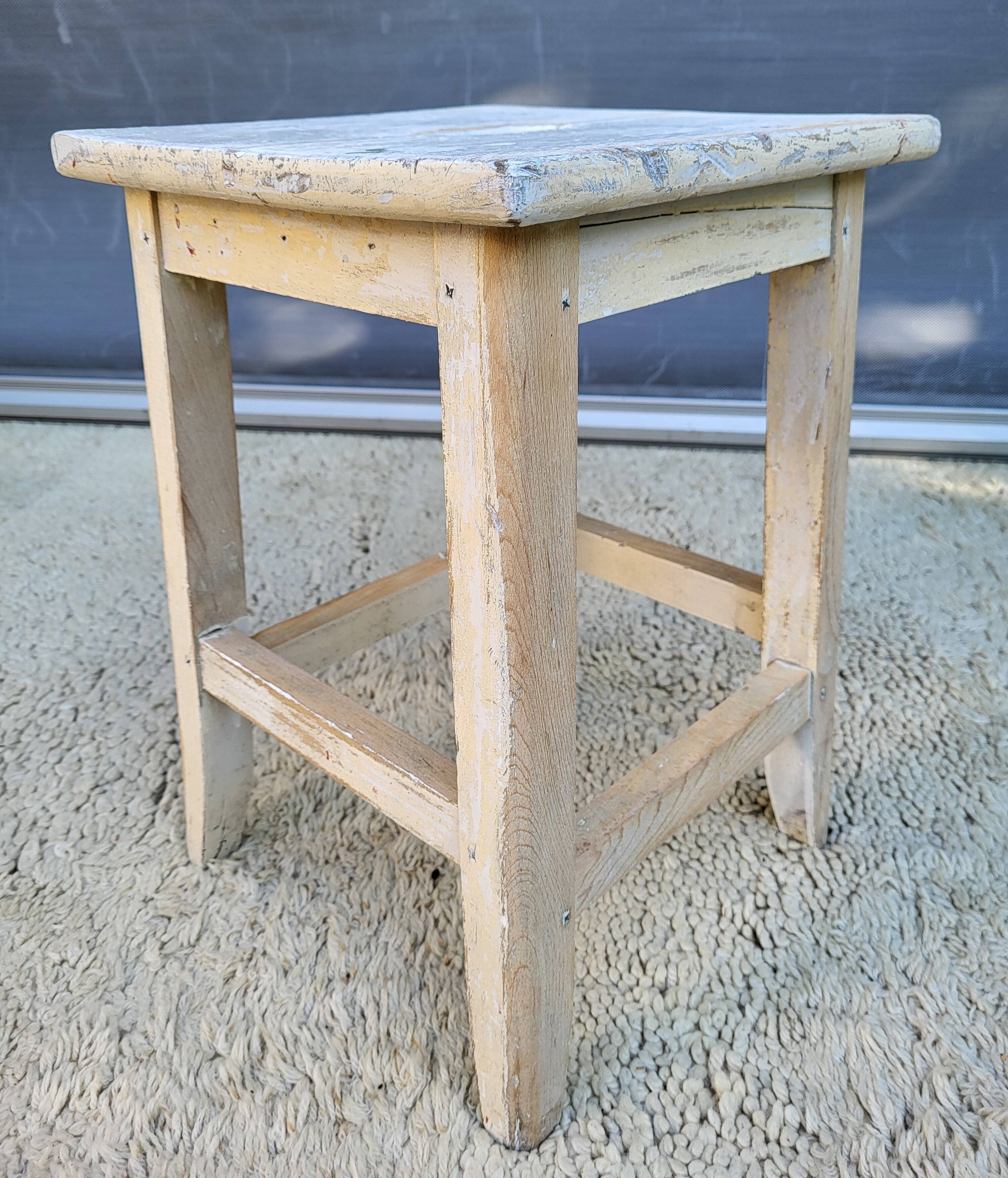 Vintage stool with grip