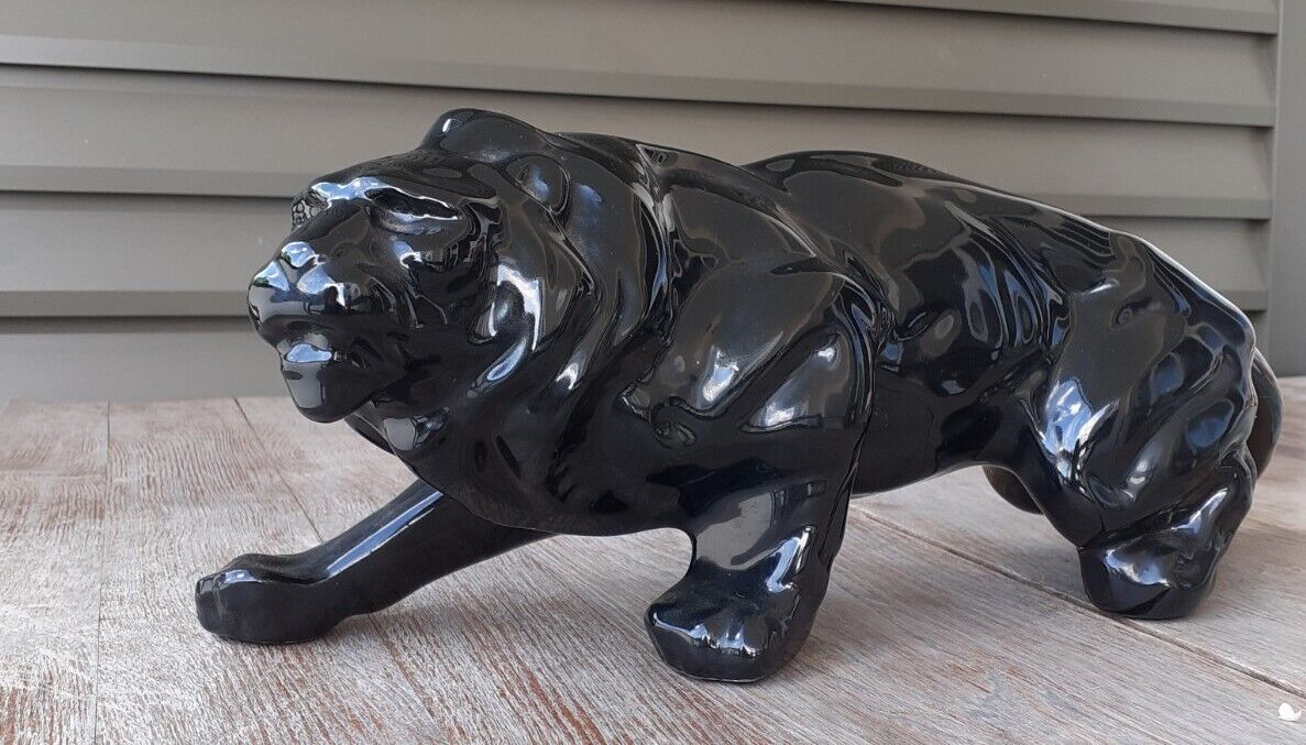 Black Lion In earthenware
