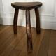 Tabouret brutaliste tripode
