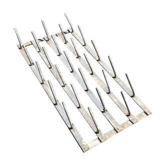 Metal bottle-bearing hedgehog drip