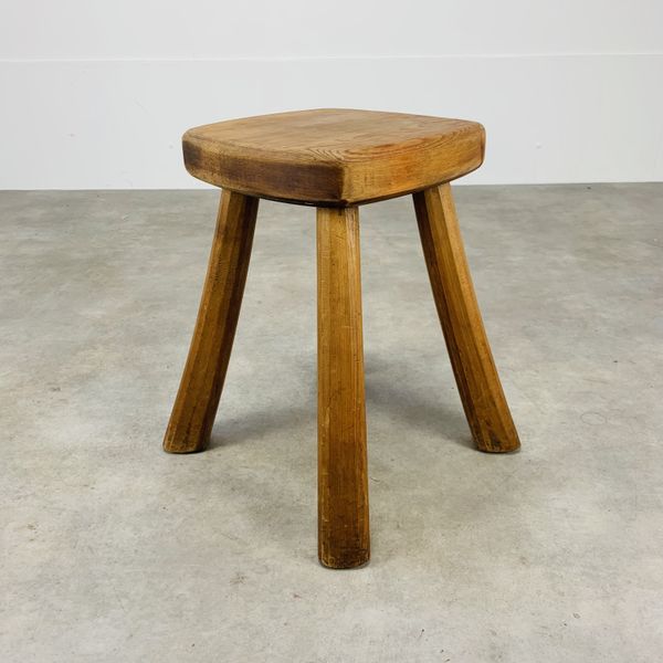 Tabouret brutaliste bois massif déco chalet