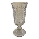 Vase en verre moulé