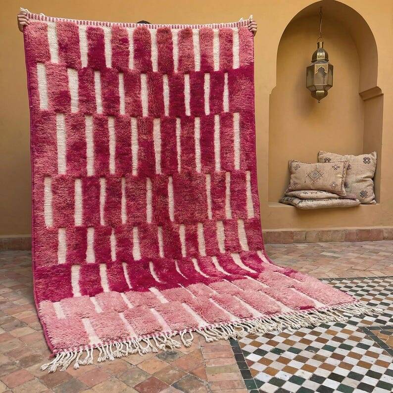 Beni Ourain Berber rug, handwoven in traditional style, size 200x300 cm.