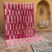 Beni Ourain Berber rug, handwoven in traditional style, size 200x300 cm.