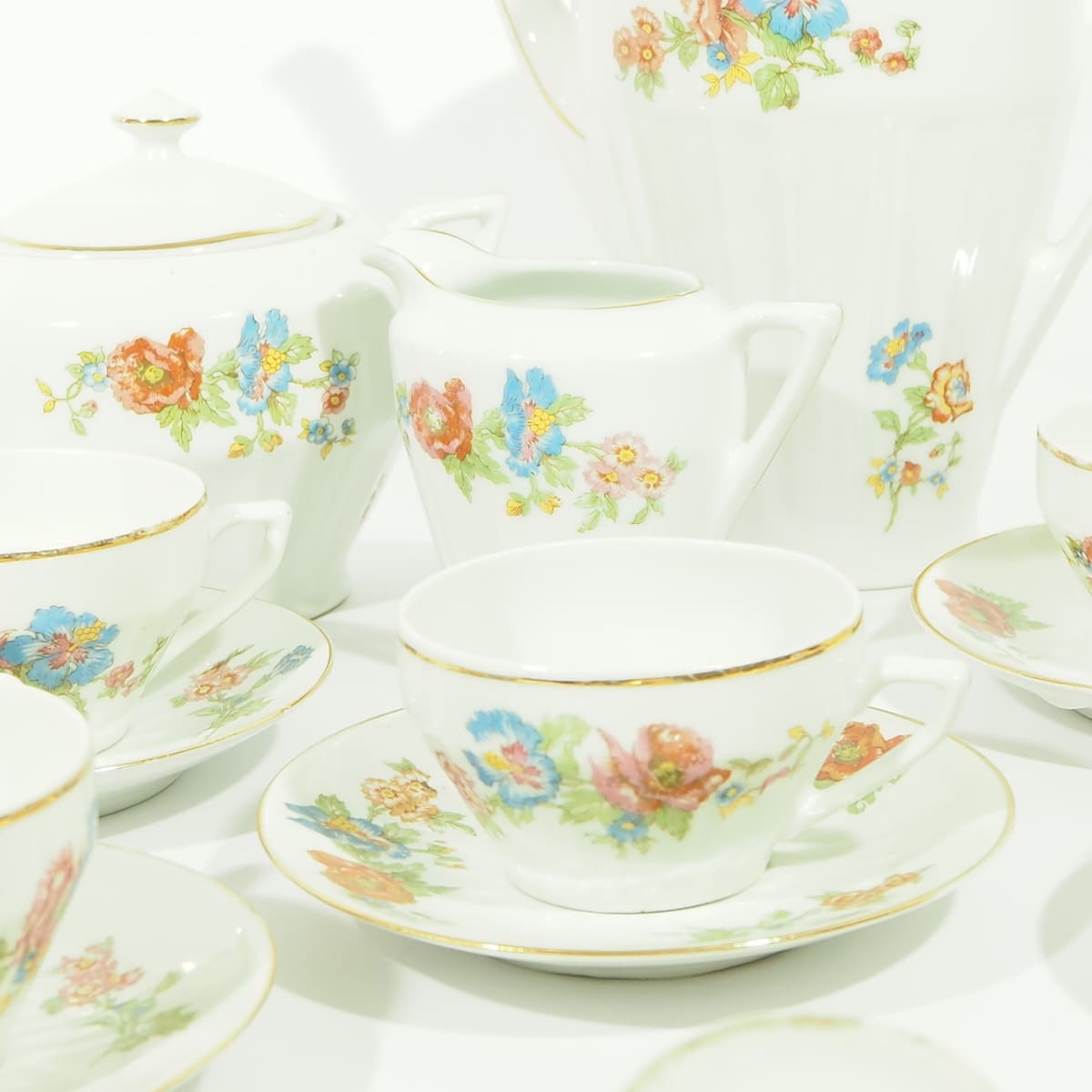 Porcelain coffee set decoration red and blue flowers golden border