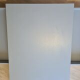 Table basse grise, 2 tiroirs, 1 espace ouvert artic
